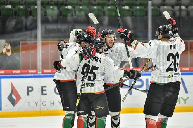 Początek play-off na piątkę!